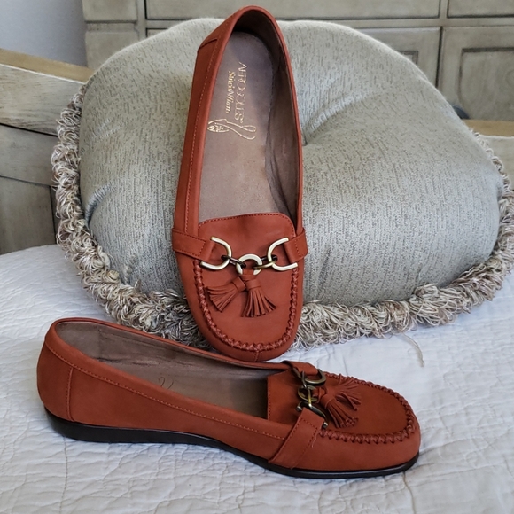 aerosoles stitch n turn loafers
